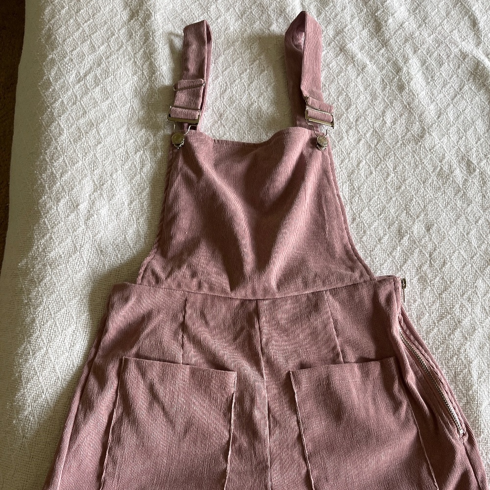 Dust pink corduroy shorts, jumper